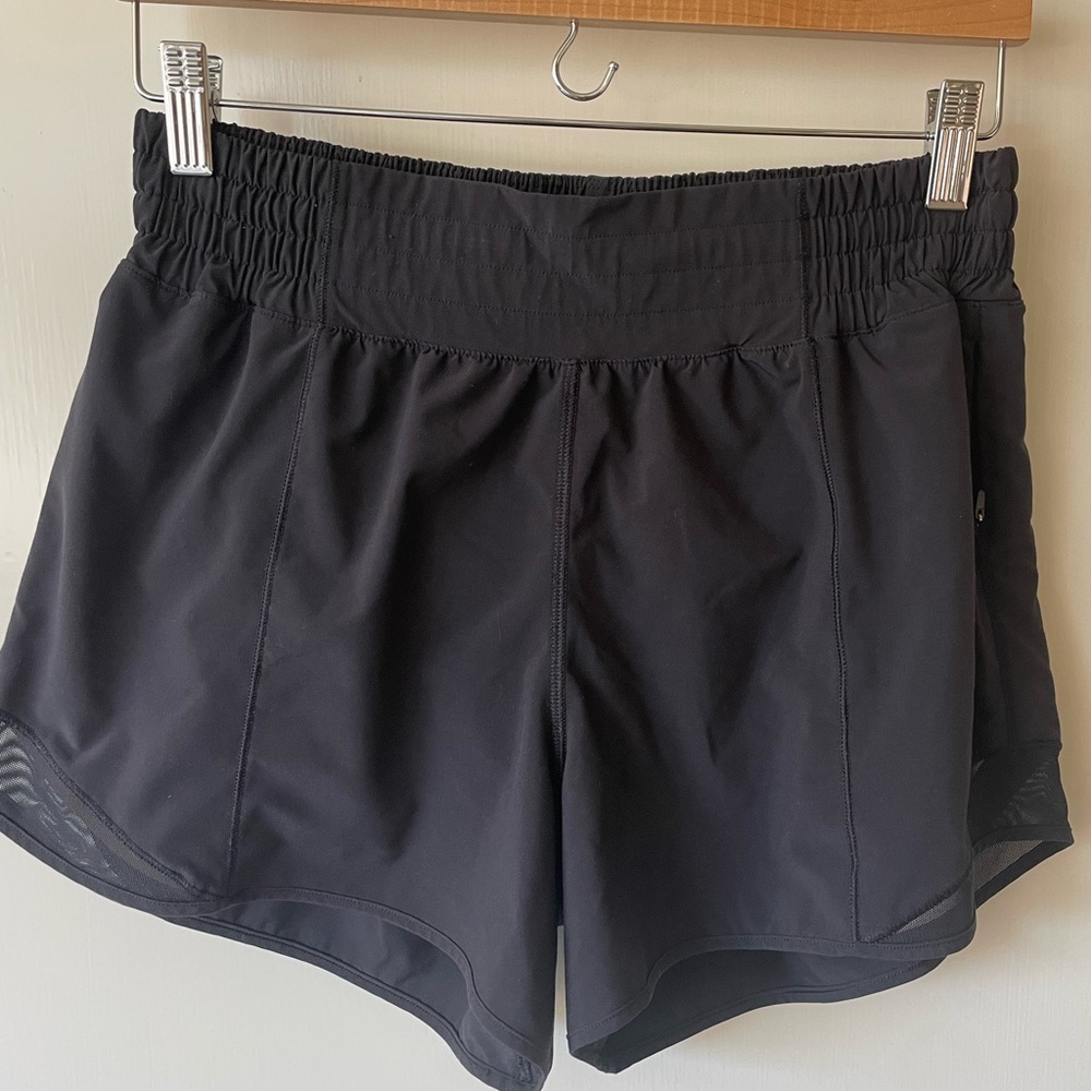 Lululemon Hotty Hot High-Rise Lined Short 4" *black* size 8